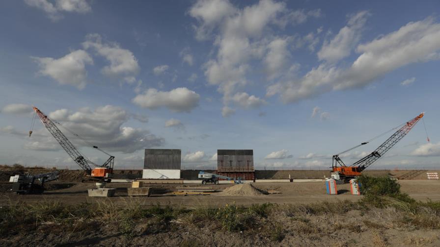Grupo privado dice construir muro fronterizo en Texas