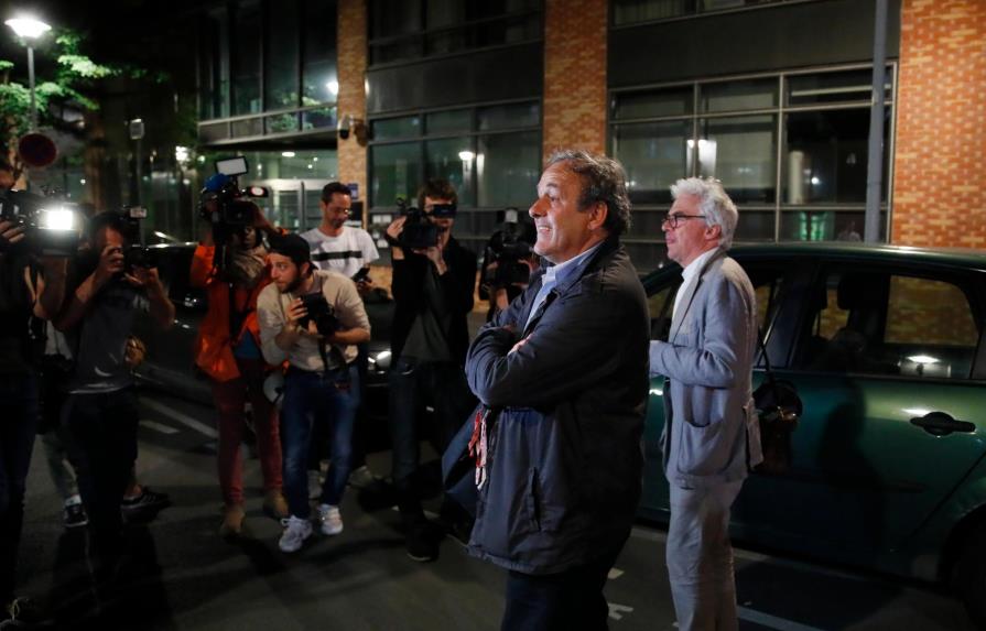 Michel Platini dice estar dolido tras interrogatorio policial