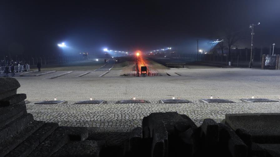 Lágrimas y llamados de alerta en aniversario de Auschwitz