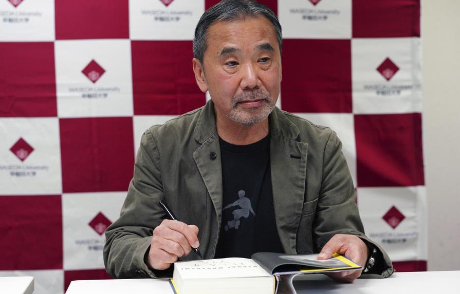 Murakami, DJ de un programa de radio desde su casa