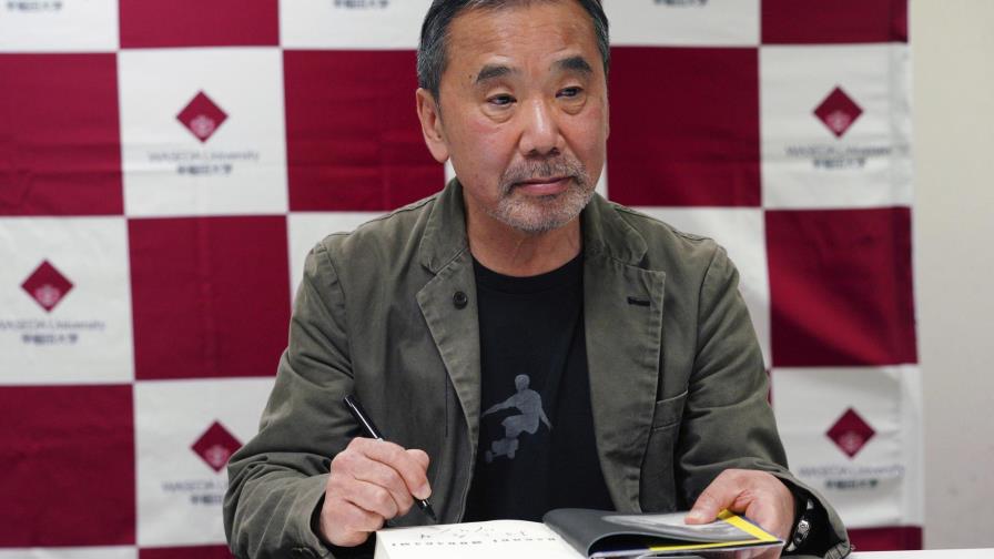 Murakami, DJ de un programa de radio desde su casa