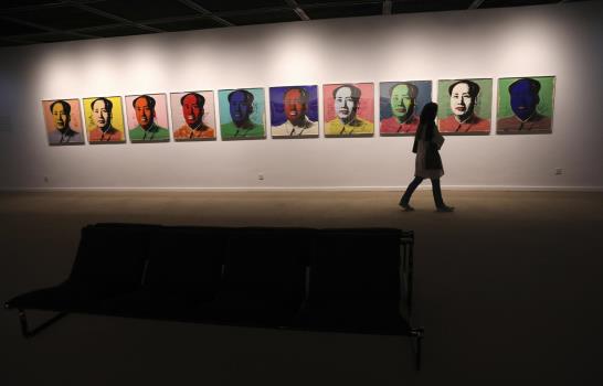 Iraníes acuden en masa a exposición de Warhol en Teherán Iraníes acuden en masa a exposición de Warhol en Teherán