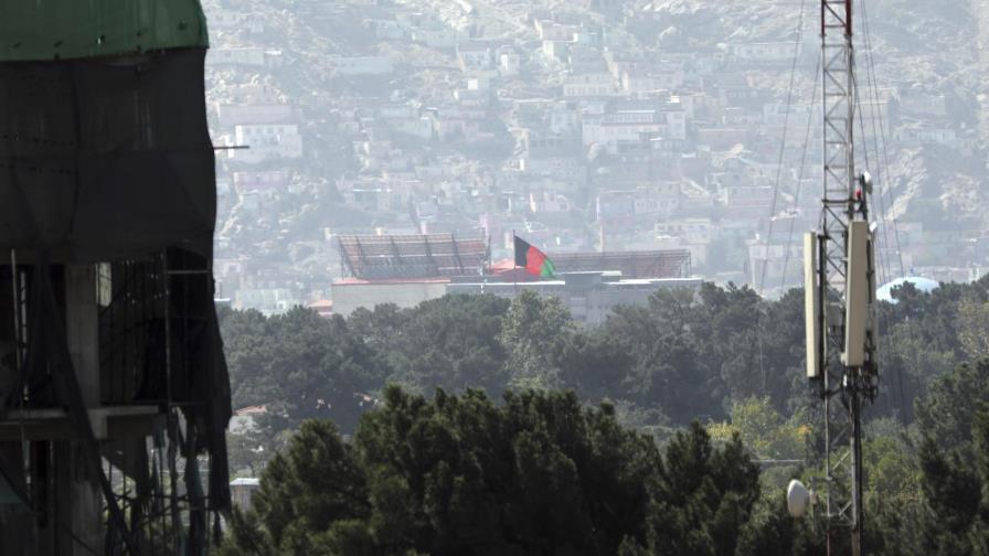 Siete muertos en caos en aeropuerto de Kabul