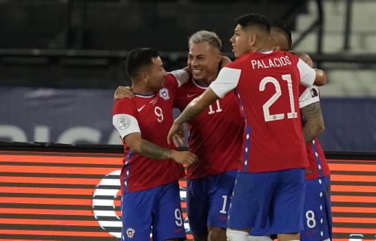 Argentina y Chile empatan 1-1 en debut de Copa América