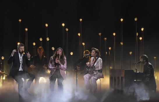 Lady Antebellum vuelve honesto y vulnerable en nuevo álbum