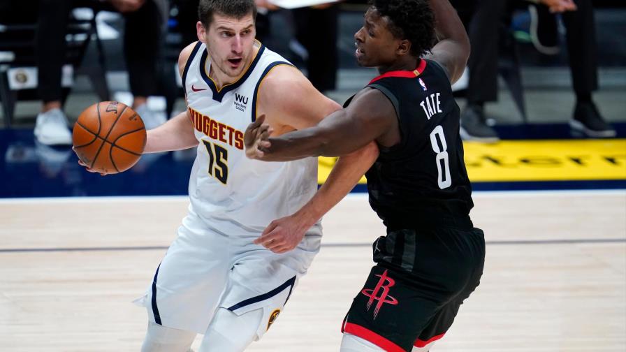 Jokic logra triple doble; Nuggets derrotan a Rockets