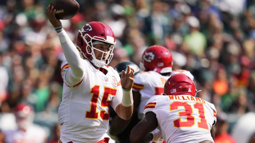 Mahomes lanza 5 pases de TD; Chiefs despachan 42-30 a Eagles