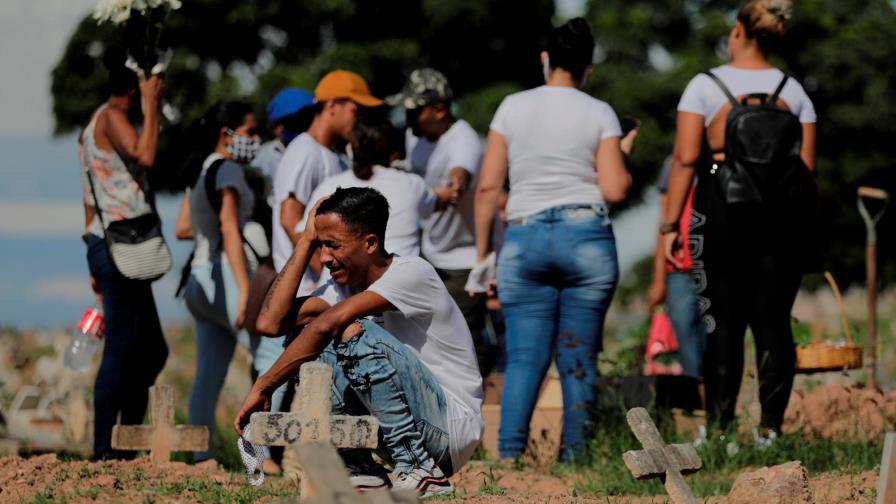 El Gobierno de Brasil confirma 200,000 muertes de COVID-19 al sumar 1,524 en un día