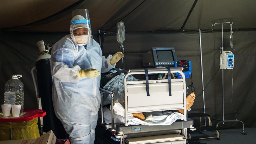 Con aumento de casos, Sudáfrica sopesa imponer restricciones