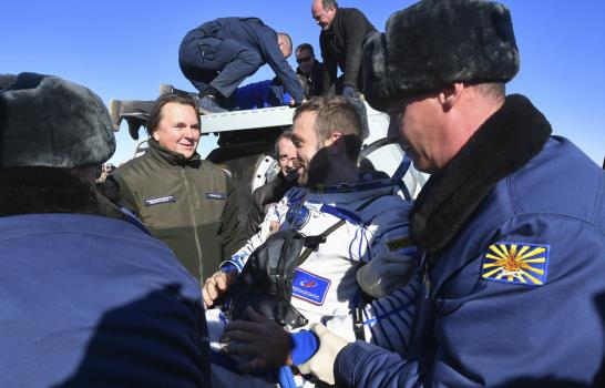 Vuelta a la gravedad: Rusos hablan de su película espacial