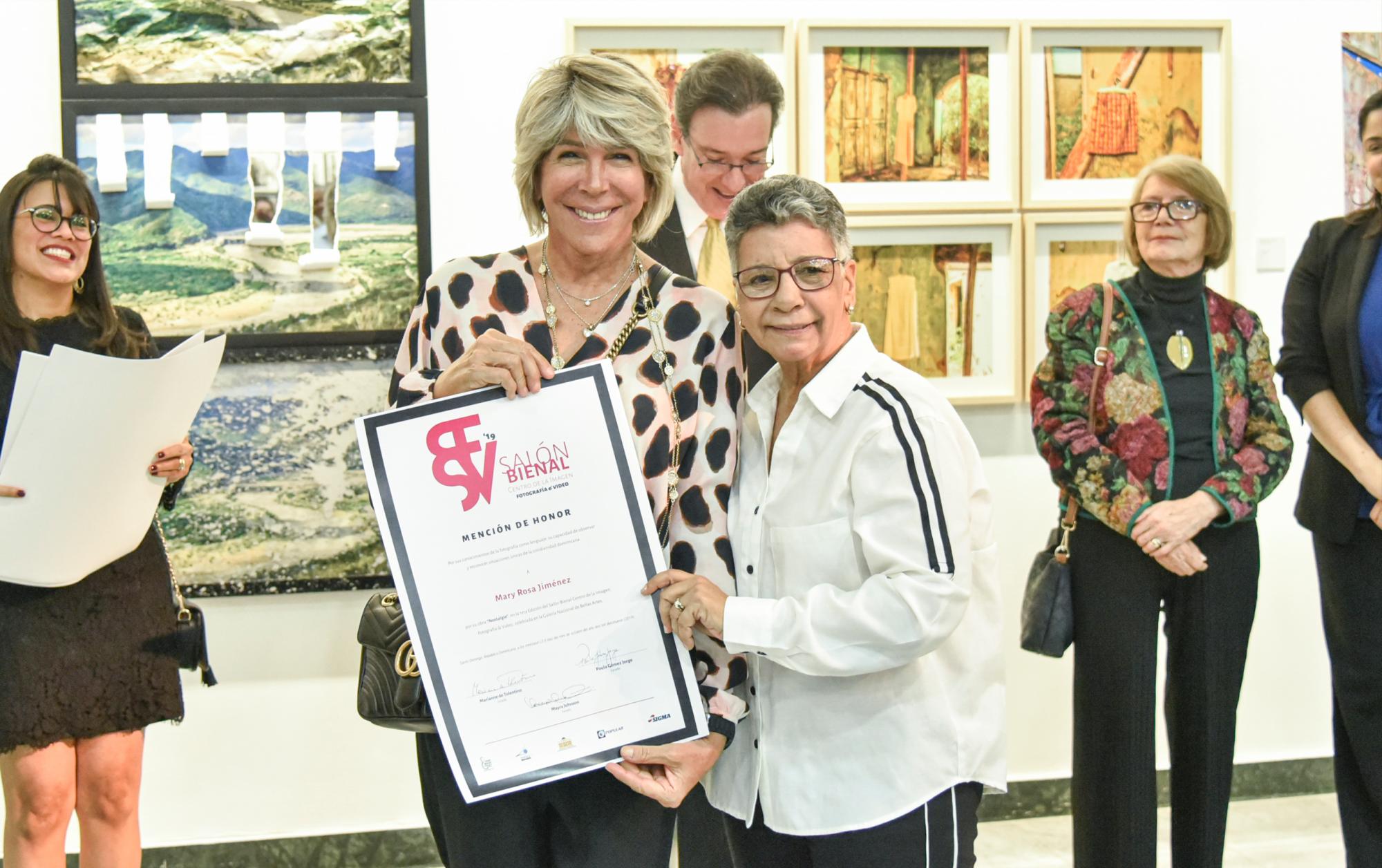 Mary Rosa Jiménez  y Mayra Johnson.