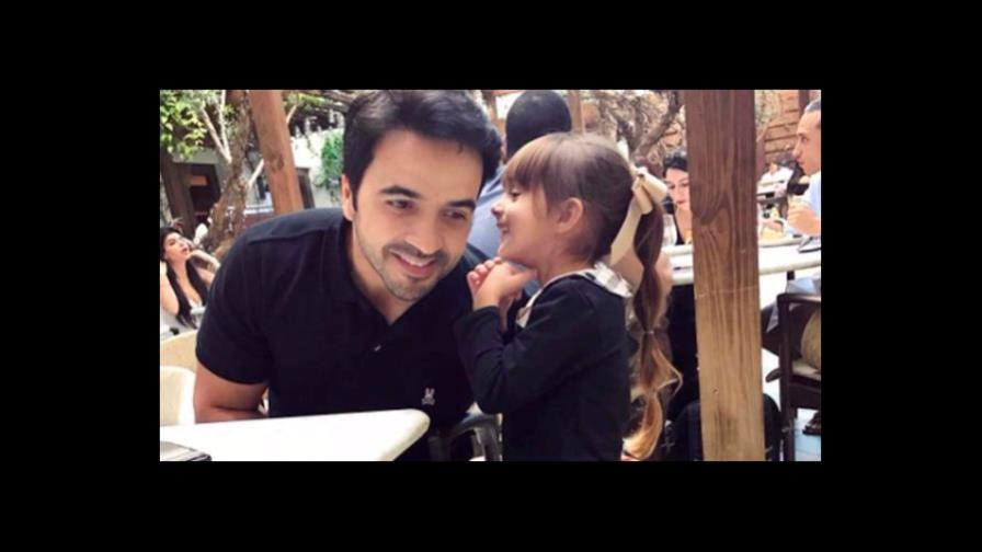 Hija de Luis Fonsi canta “We Are The World”