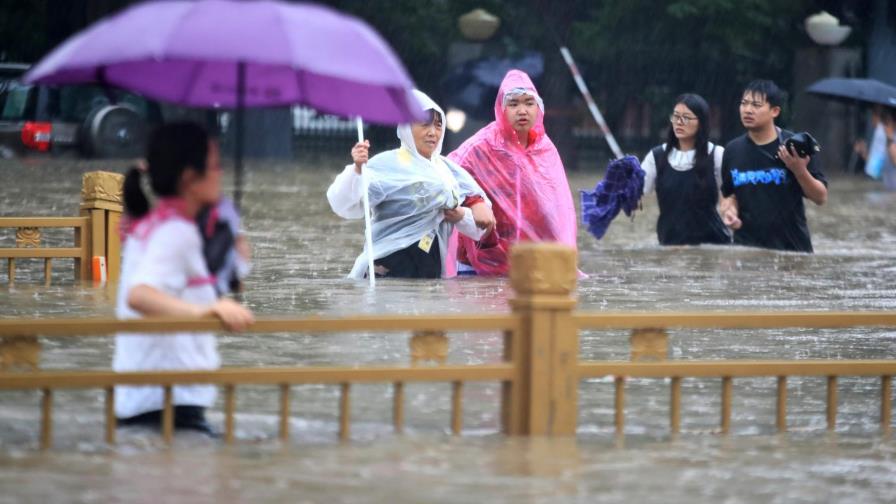 China derriba represa para liberar crecidas en Henan