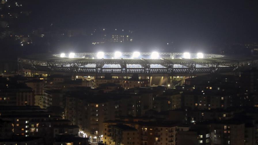Napoli rebautiza estadio en honor de Maradona Napoli rebautiza estadio en honor de Maradona