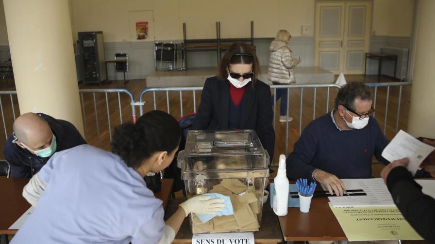 Francia realiza elecciones pese a brote de coronavirus Francia realiza elecciones pese a brote de coronavirus