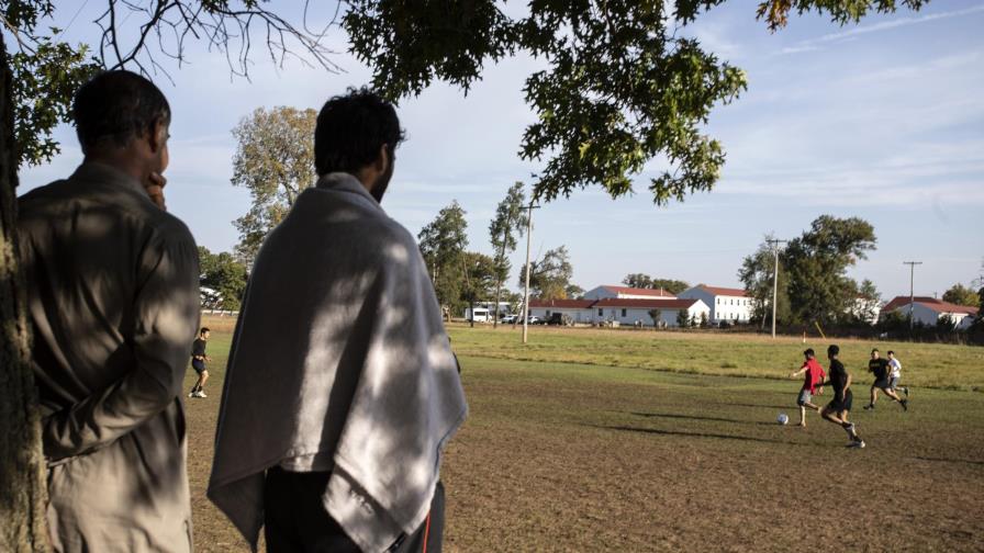 EEUU vuelve a recibir afganos tras vacunarlos vs sarampión