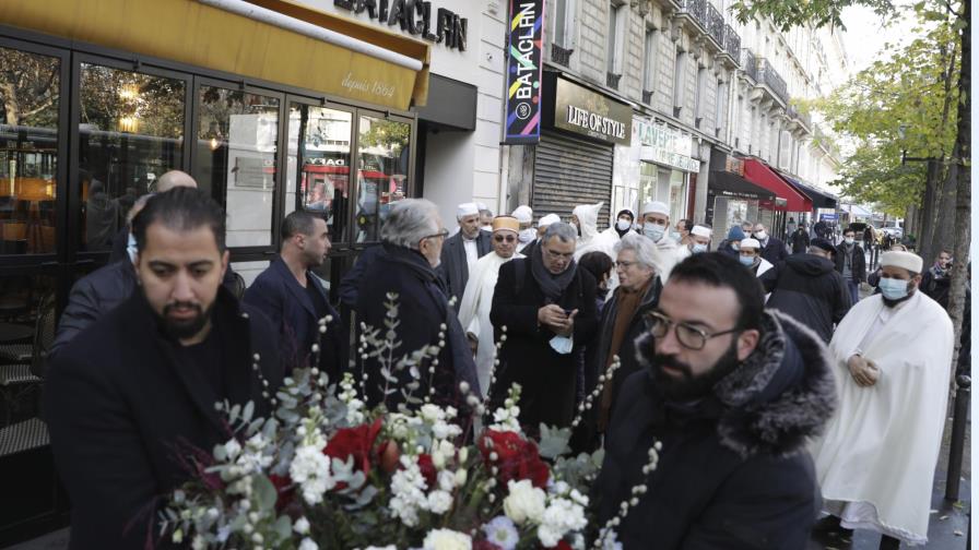 Líderes musulmanes recuerdan aniversario de ataques en París Líderes musulmanes recuerdan aniversario de ataques en París