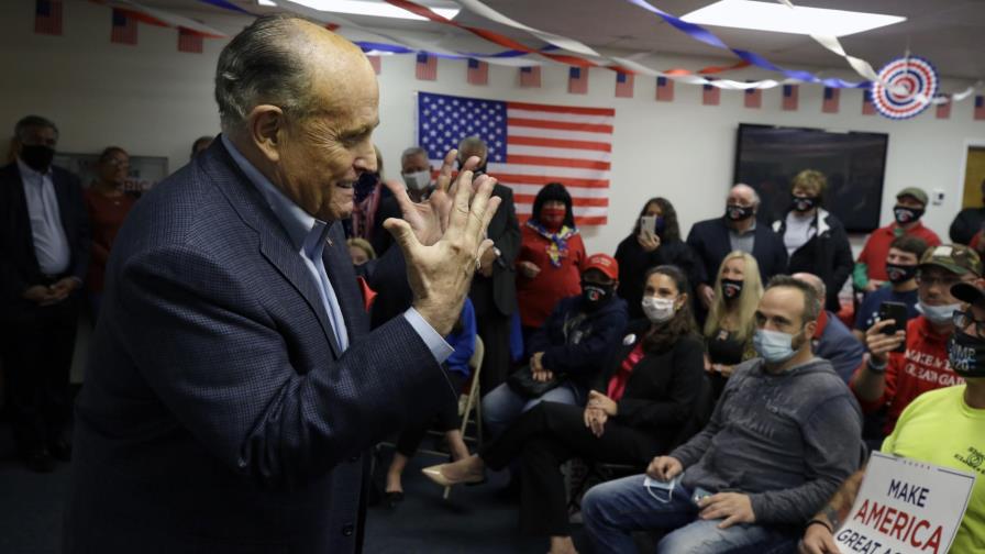 Caso de emails deja ver riesgo de Giuliani para Trump