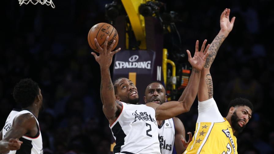 Clippers dan la vuelta ante Lakers en Navidad