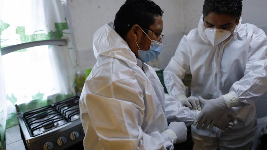 México: Casi 82.000 muertes por COVID tras ajuste de datos