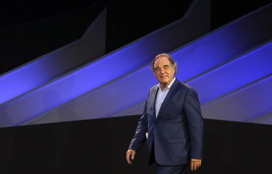 Oliver Stone elogia a Putin por su papel en Siria