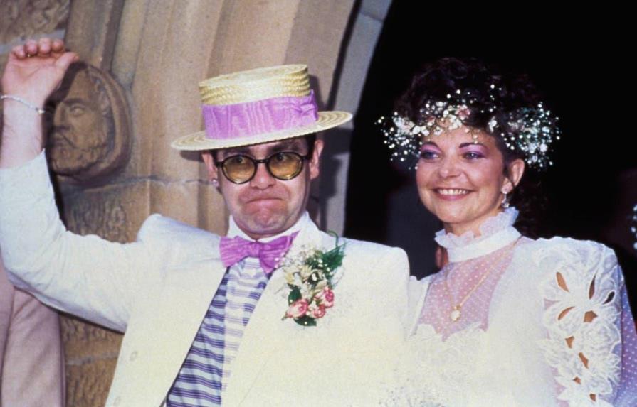 Elton John, demandado por su exesposa