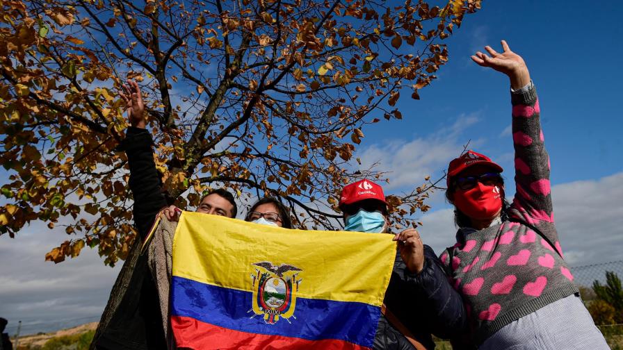 Vuelta: Bennett se queda sin triunfo, Carapaz sigue líder