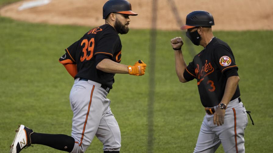 Orioles pegan 19 imparables y aplastan 11-0 a los Nacionales