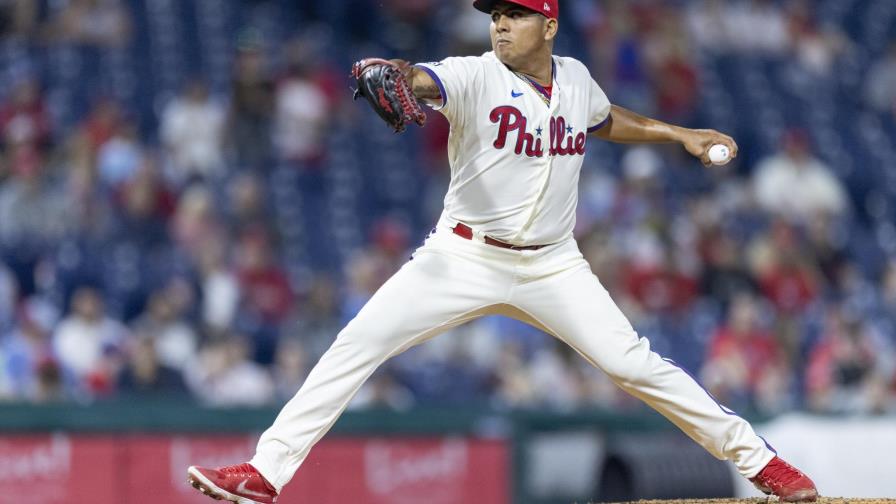 Filis vencen 4-2 a Padres con jonrones de Harper y Hoskins
