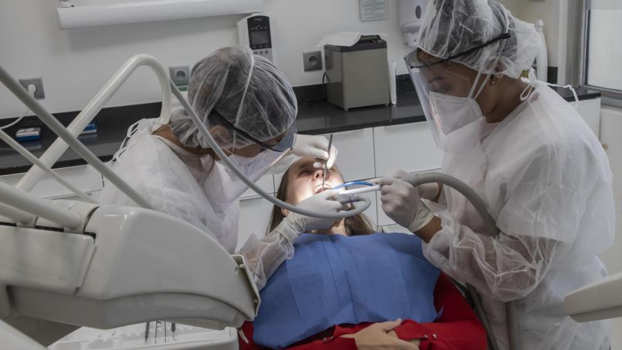 Reabren los consultorios odontológicos en Francia
