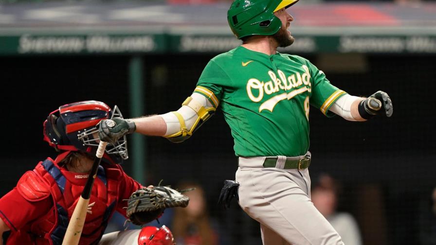 Con doble de Lowrie en la 10ma, Atléticos vencen a Indios