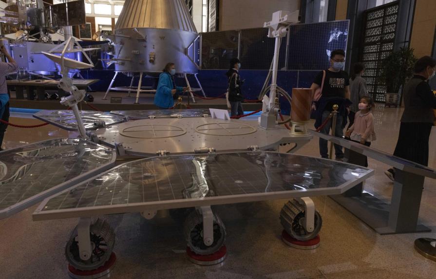 China logra posar sonda espacial en Marte por primera vez