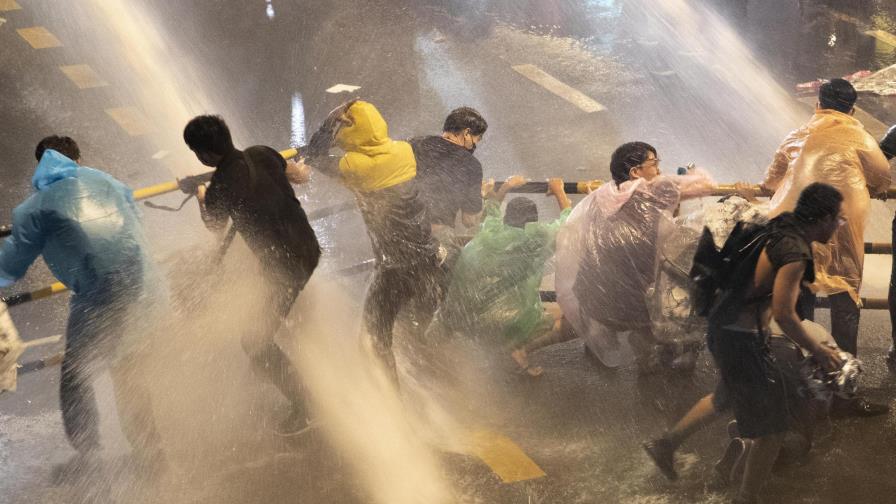 Primer ministro tailandés rechaza renunciar y reprime