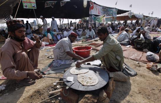 Islamistas exigen renuncia del primer ministro de Pakistán Islamistas exigen renuncia del primer ministro de Pakistán