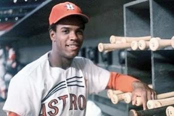 Cesar Cedeño fue el primer pelotero dominicano en lograr el premio Guante de Oro en las Grandes Ligas. (Fuente externa)