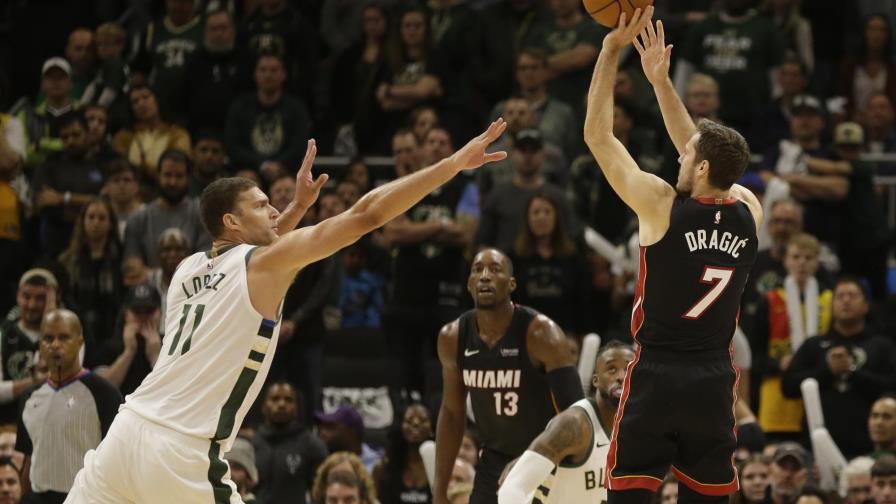 El Heat vence a Bucks y les arruina debut en casa El Heat vence a Bucks y les arruina debut en casa