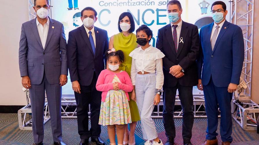 Primera dama anuncia construcción de una unidad para cáncer infantil en el Incart