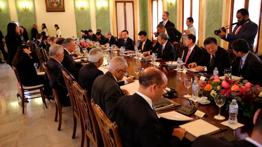 Danilo Medina saca provecho a relaciones con China y Estados Unidos