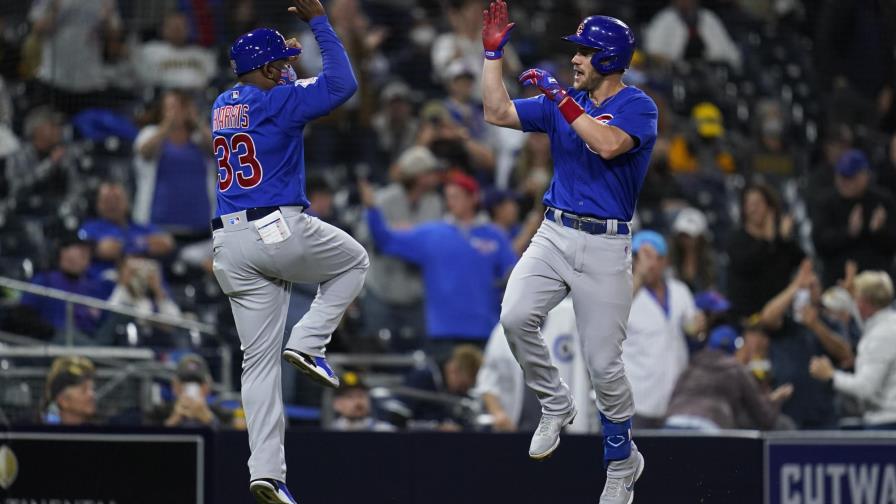 Cachorros ganan a Padres guiados por Davies, Rizzo y Wisdom