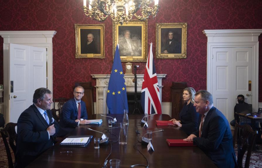 Londres, UE buscan evitar “guerra de salchichas” tras Brexit