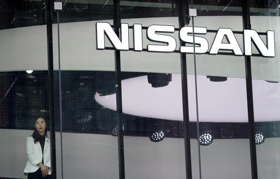 Nissan llama a reparar casi medio millón de vehículos