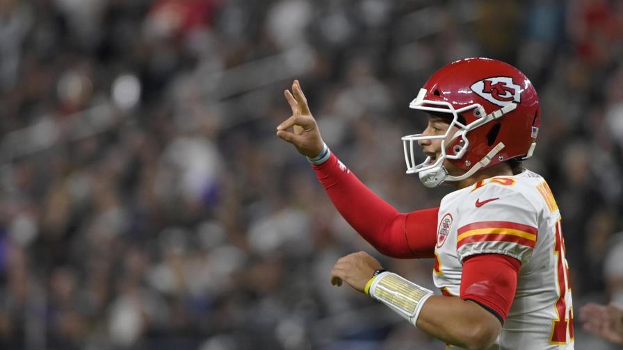 Mahomes corrige el rumbo; Chiefs están en la pelea