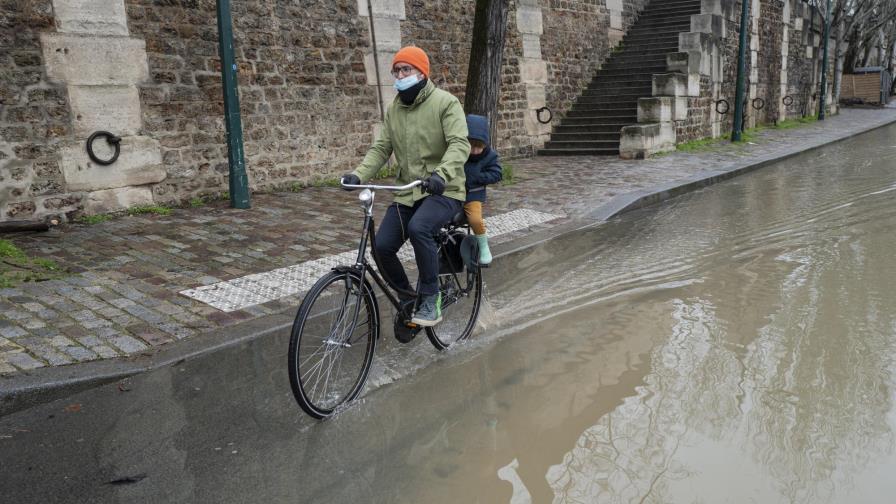 Suben las aguas en poblaciones francesas, bajan en otras