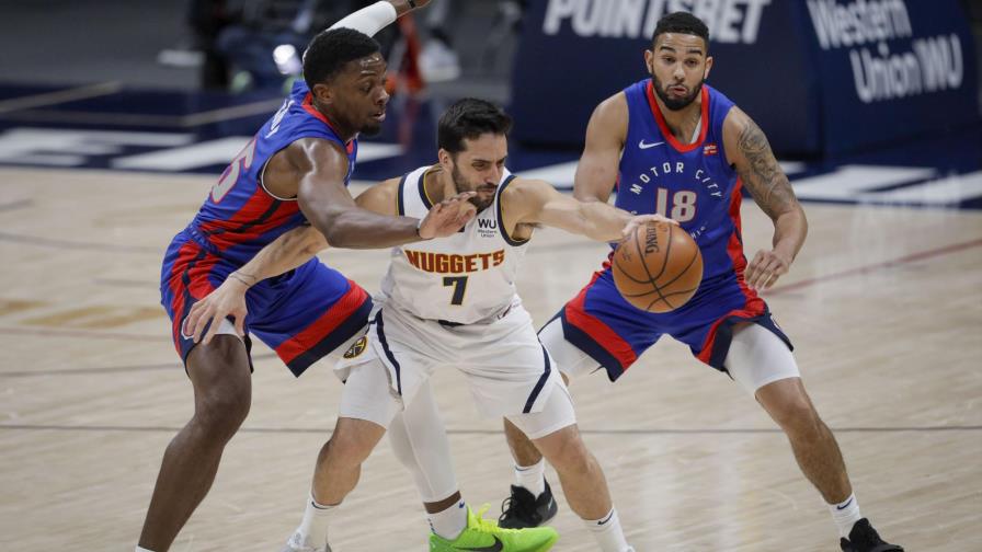 Jokic suma 27 puntos; Nuggets doblegan a Pistons