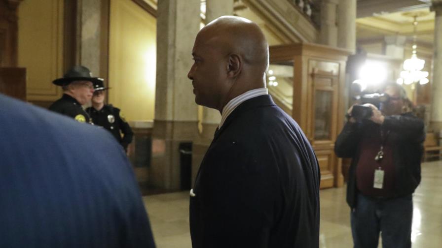 Fiscal de Indiana acusado de manosear a mujeres en bar