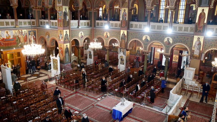 Grecia: permiten asistencia reducida a oficios de Epifanía