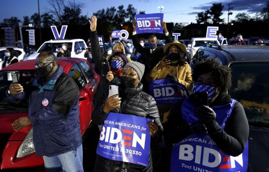 AP Fotos: Últimos días de la campaña electoral en EEUU