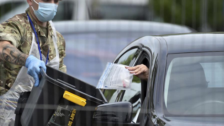 Científicos británicos cuestionan gestión de la pandemia