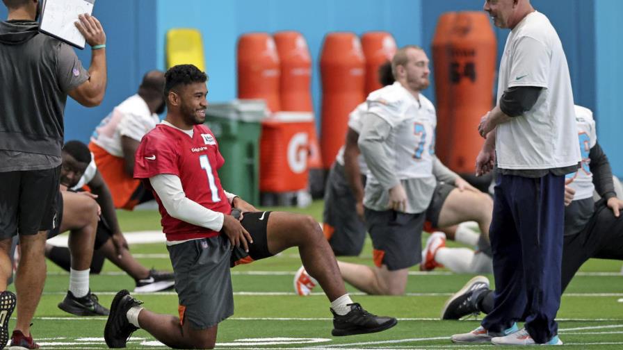 Dolphins ratifican su confianza en quarterback Tagovailoa