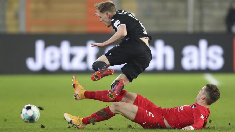 Hertha Berlín desafina otra vez al caer 1-0 en Bielefeld